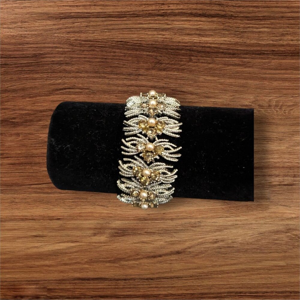 Vintage‎ Coro Bracelet faux pearl Silver Tone 7" estate 1.25" Wide bow
